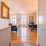 Castelo Design Aparment W/ Balcony & Super View By Lovelystay Apartman Lisboa