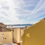 Castelo Design Aparment W/ Balcony & Super View By Lovelystay *