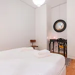 Castelo Design Aparment W/ Balcony & Super View By Lovelystay Apartman Lisboa