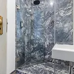 Castelo Design Aparment W/ Balcony & Super View By Lovelystay Apartman