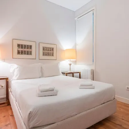 Castelo Design Aparment W/ Balcony & Super View By Lovelystay 아파트 리스본