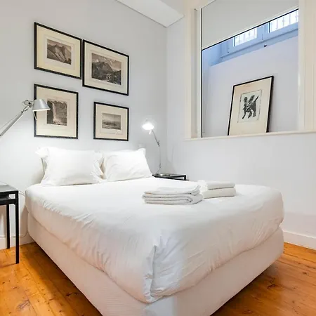 아파트 Castelo Design Aparment W/ Balcony & Super View By Lovelystay