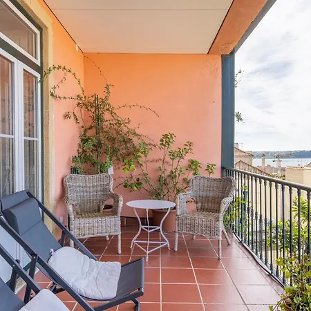 Castelo Design Aparment W/ Balcony & Super View By Lovelystay * 리스본