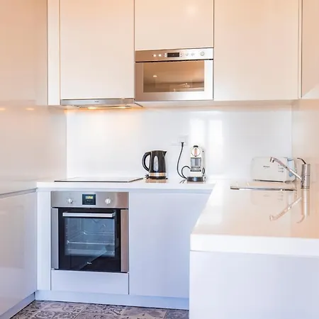 Castelo Design Aparment W/ Balcony & Super View By Lovelystay * 리스본
