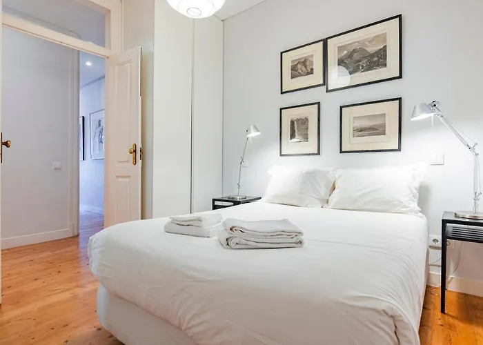 Castelo Design Aparment W/ Balcony & Super View By Lovelystay