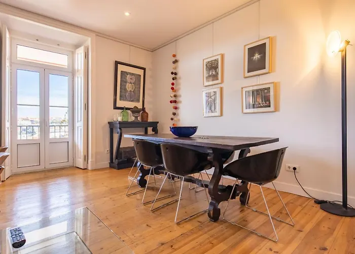 Castelo Design Aparment W/ Balcony & Super View By Lovelystay