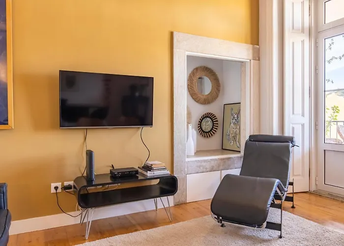 Castelo Design Aparment W/ Balcony & Super View By Lovelystay