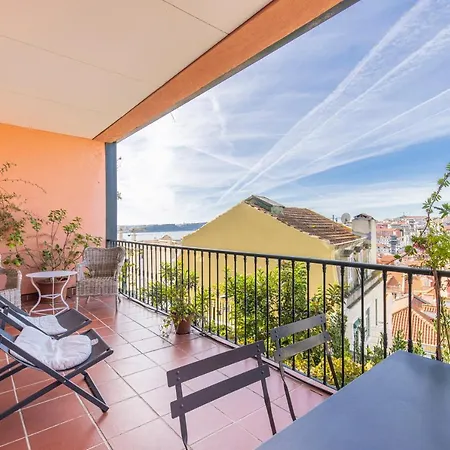 Castelo Design Aparment W/ Balcony & Super View By Lovelystay Apartman *