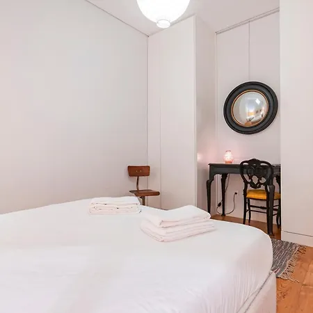 Castelo Design Aparment W/ Balcony & Super View By Lovelystay Apartman Lisboa