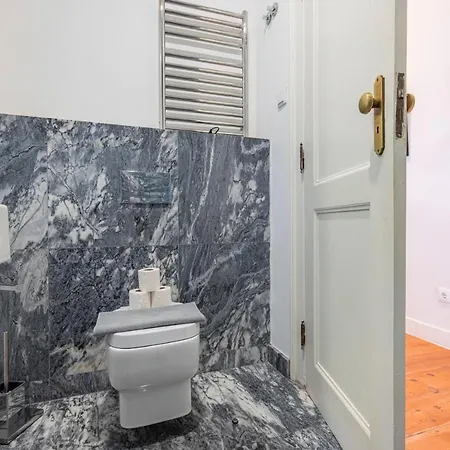Castelo Design Aparment W/ Balcony & Super View By Lovelystay * Lisbon