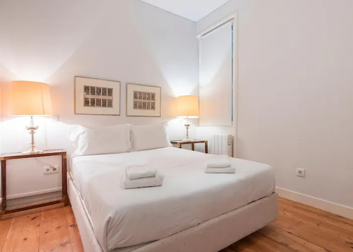 Castelo Design Aparment W/ Balcony & Super View By Lovelystay 아파트 리스본