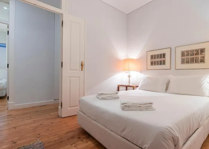 아파트 Castelo Design Aparment W/ Balcony & Super View By Lovelystay *