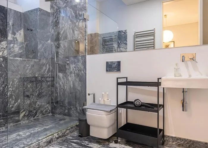 아파트 Castelo Design Aparment W/ Balcony & Super View By Lovelystay 리스본