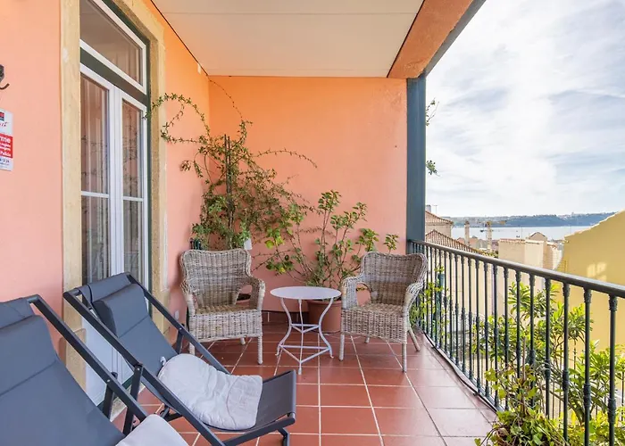 Castelo Design Aparment W/ Balcony & Super View By Lovelystay * 리스본
