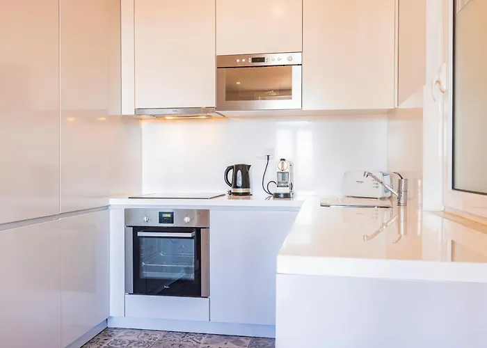 Castelo Design Aparment W/ Balcony & Super View By Lovelystay * 리스본